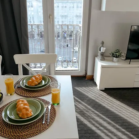 Plac Konstytucji 6 Orange - Dla 4 Osob - Bezplatny Parking - Free Parking - Piekny Widok Na Panorame Warszawy Апартаменты
