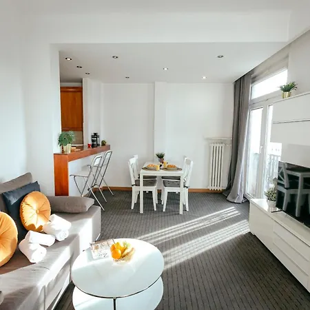 Plac Konstytucji 6 Orange - Dla 4 Osob - Bezplatny Parking - Free Parking - Piekny Widok Na Panorame Warszawy 公寓 华沙